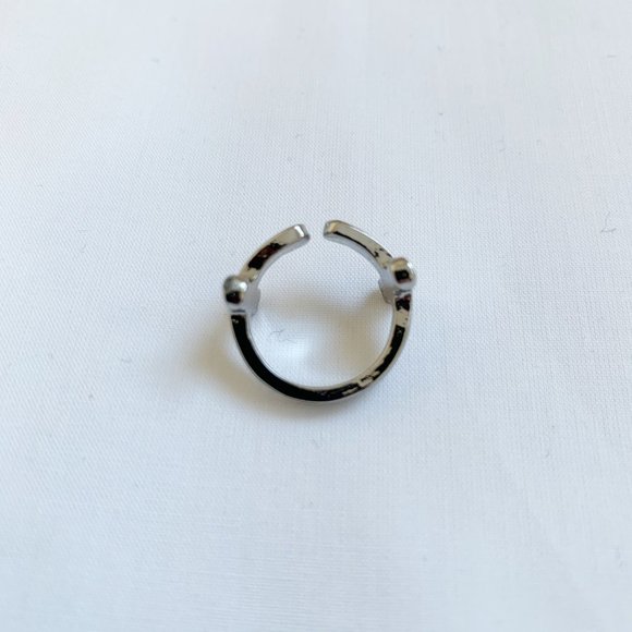 VINTAGE | SILVER HORIZONTAL DOUBLE CROSS RING - Picture 3 of 5